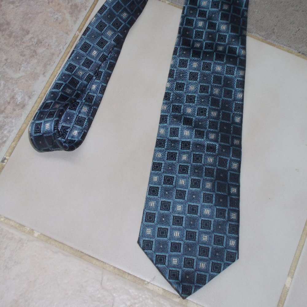 EUC Silk tie by Courage